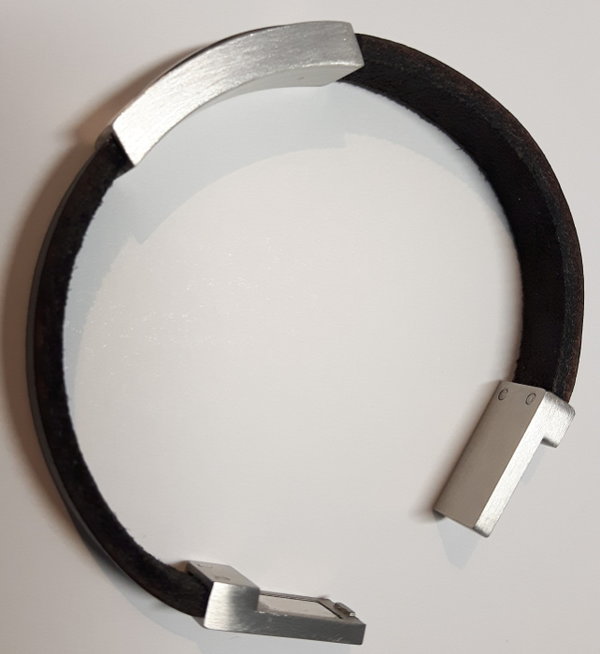 Armband, Leder, 925/- Silber und Tierhaare in Gießharz